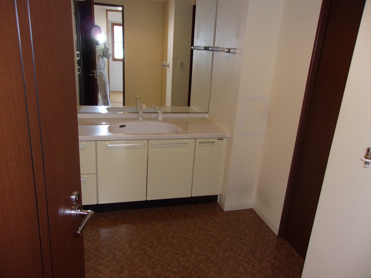 洗面所施工事例 lixilリフォームショップ ライファ八千代緑が丘 洗面所施工事例 lixilリフォームショップ ライファ八千代緑が丘